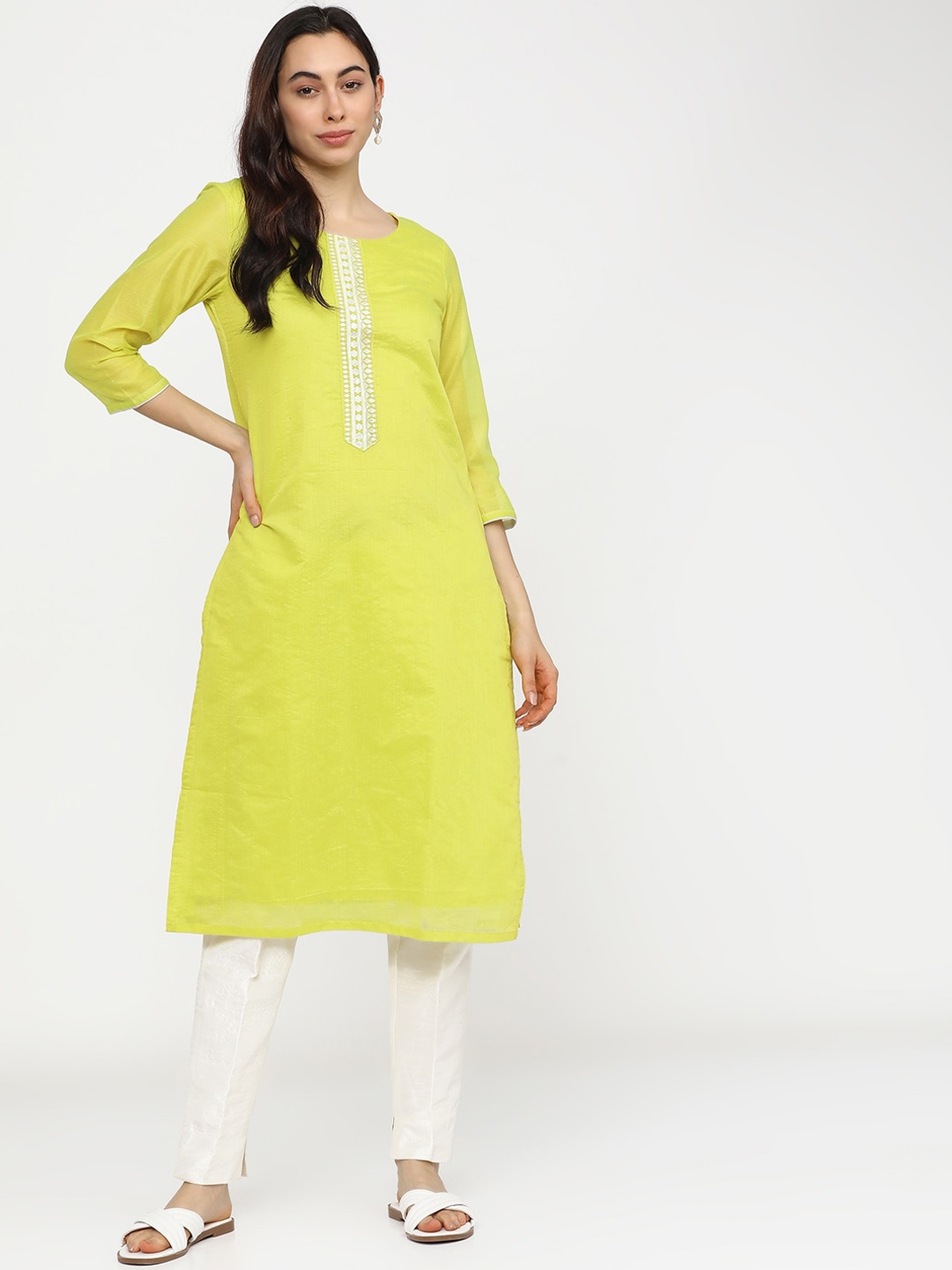 

Vishudh Women Green Keyhole Neck Thread Work Kurta
