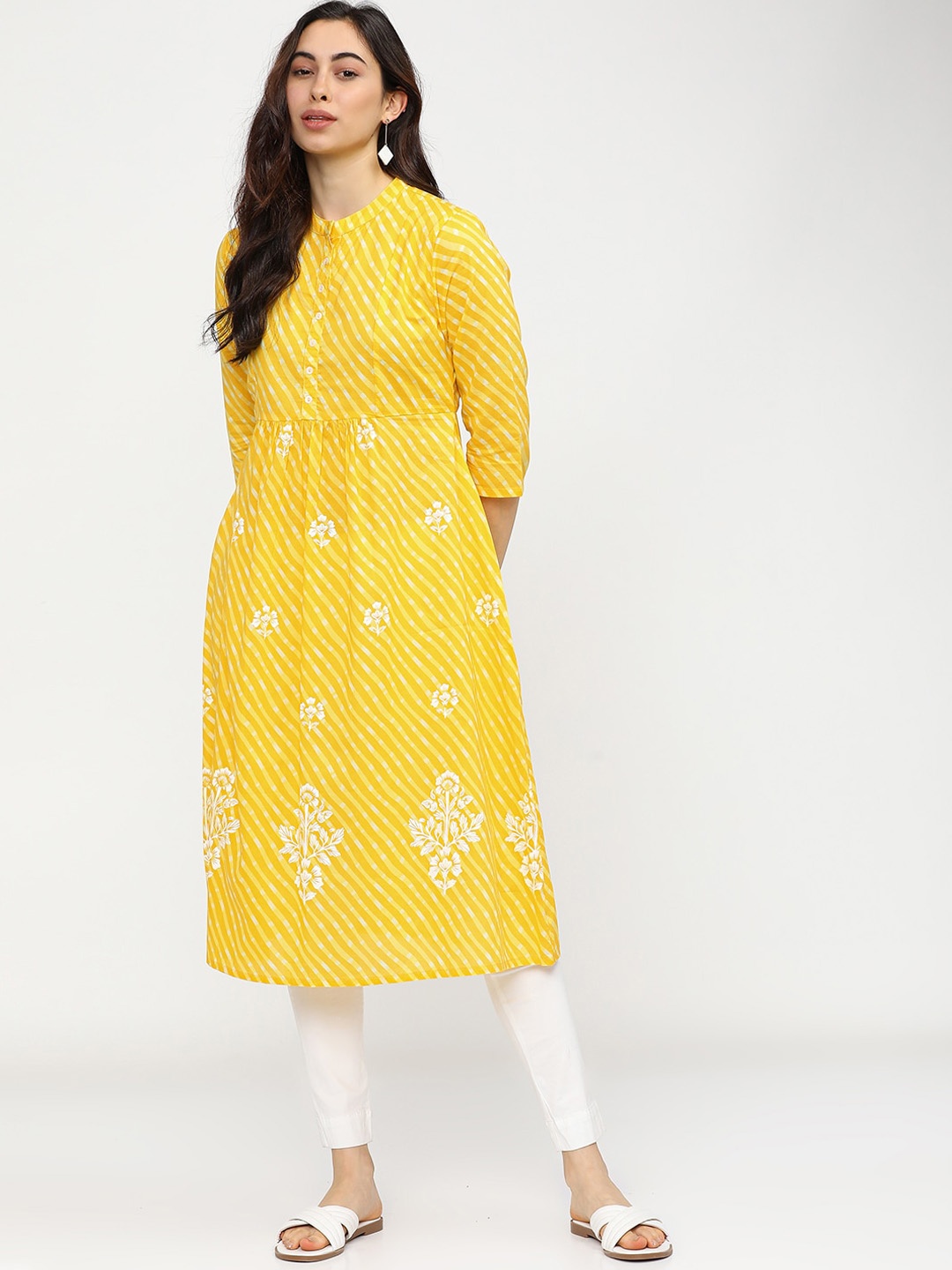 

Vishudh Women Yellow Geometric Striped Gotta Patti Kurta