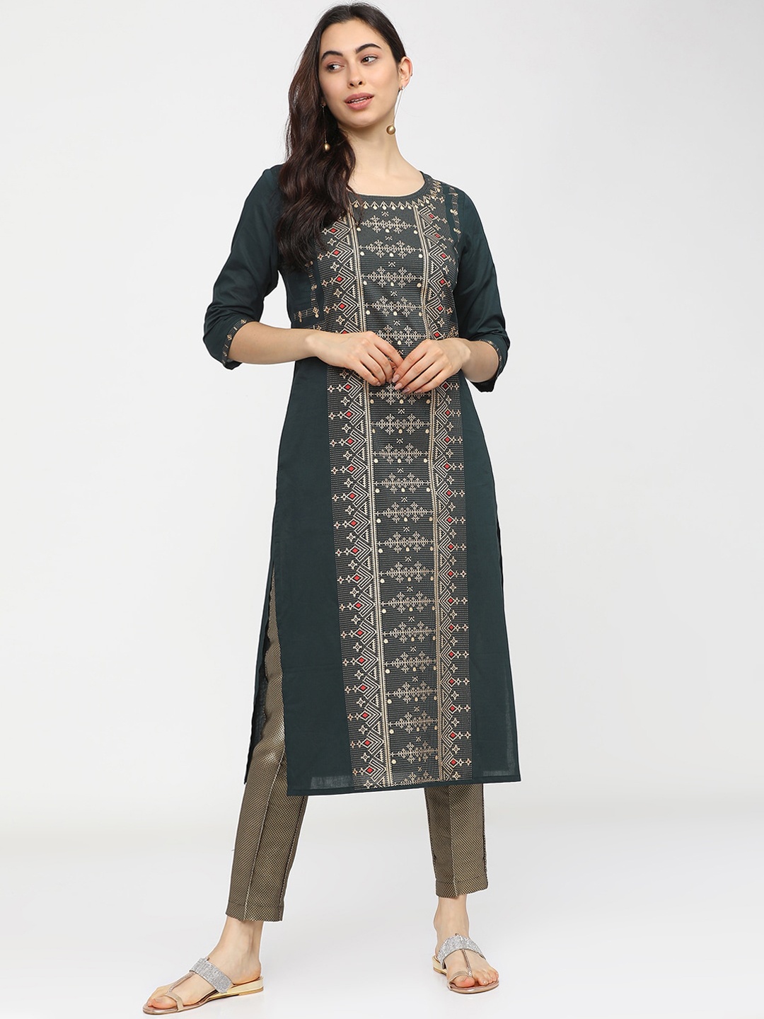 

Vishudh Women Green & Gold-Toned Geometric Printed Cotton Kurta