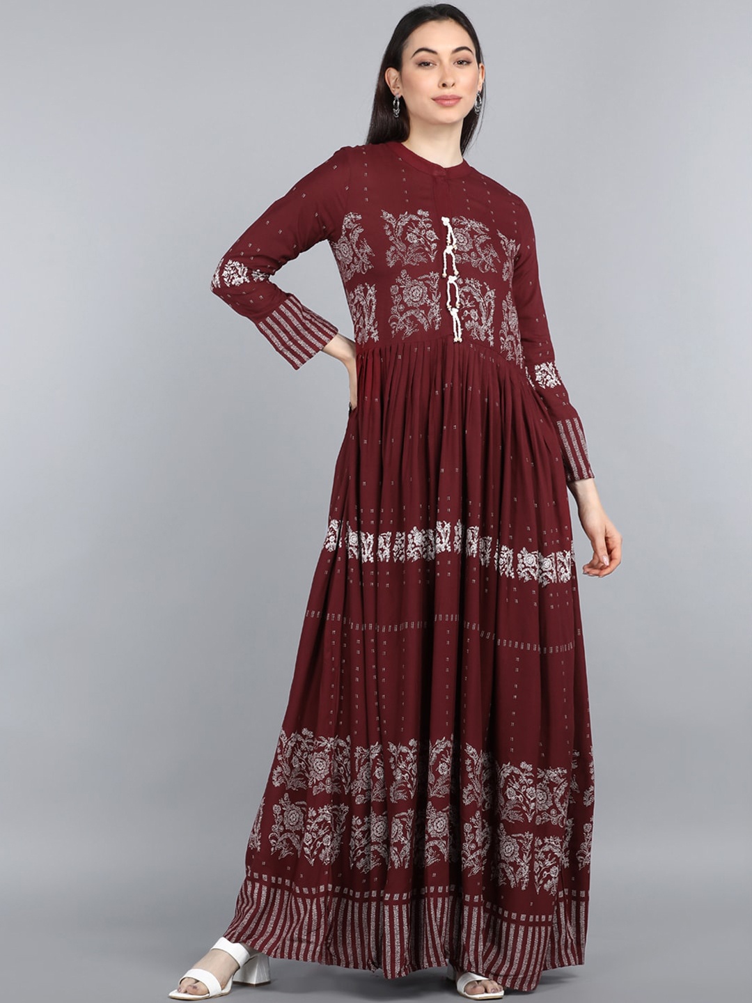 

AHIKA Women Maroon Geometric Dyed Keyhole Neck Flared Sleeves Gotta Patti Anarkali Kurta