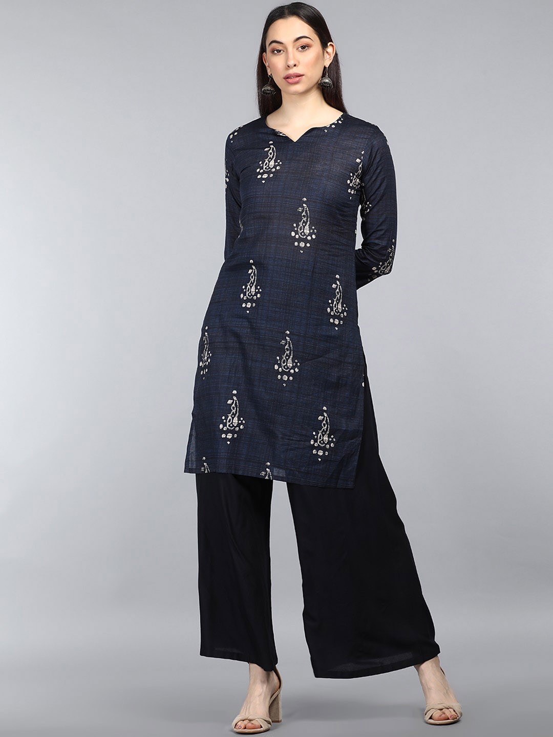 

AHIKA Women Blue Floral Embroidered Flared Sleeves Thread Work Kurta