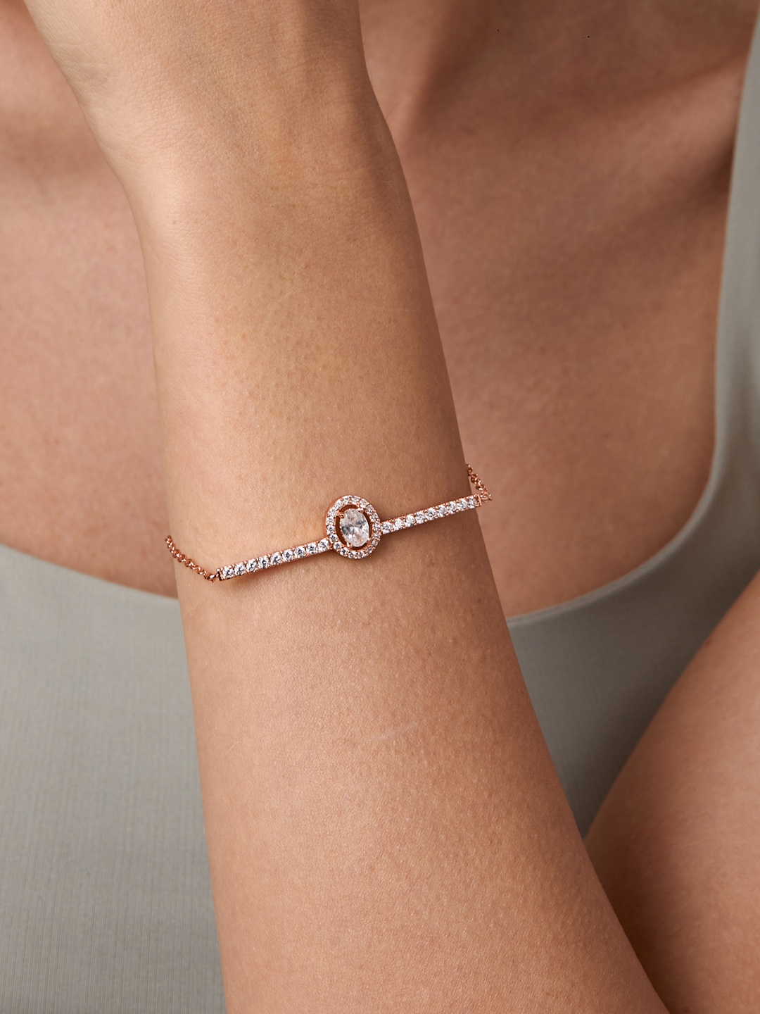 

MINUTIAE Women Rose Gold & White Brass Crystals Handcrafted Rose Gold-Plated Link Bracelet