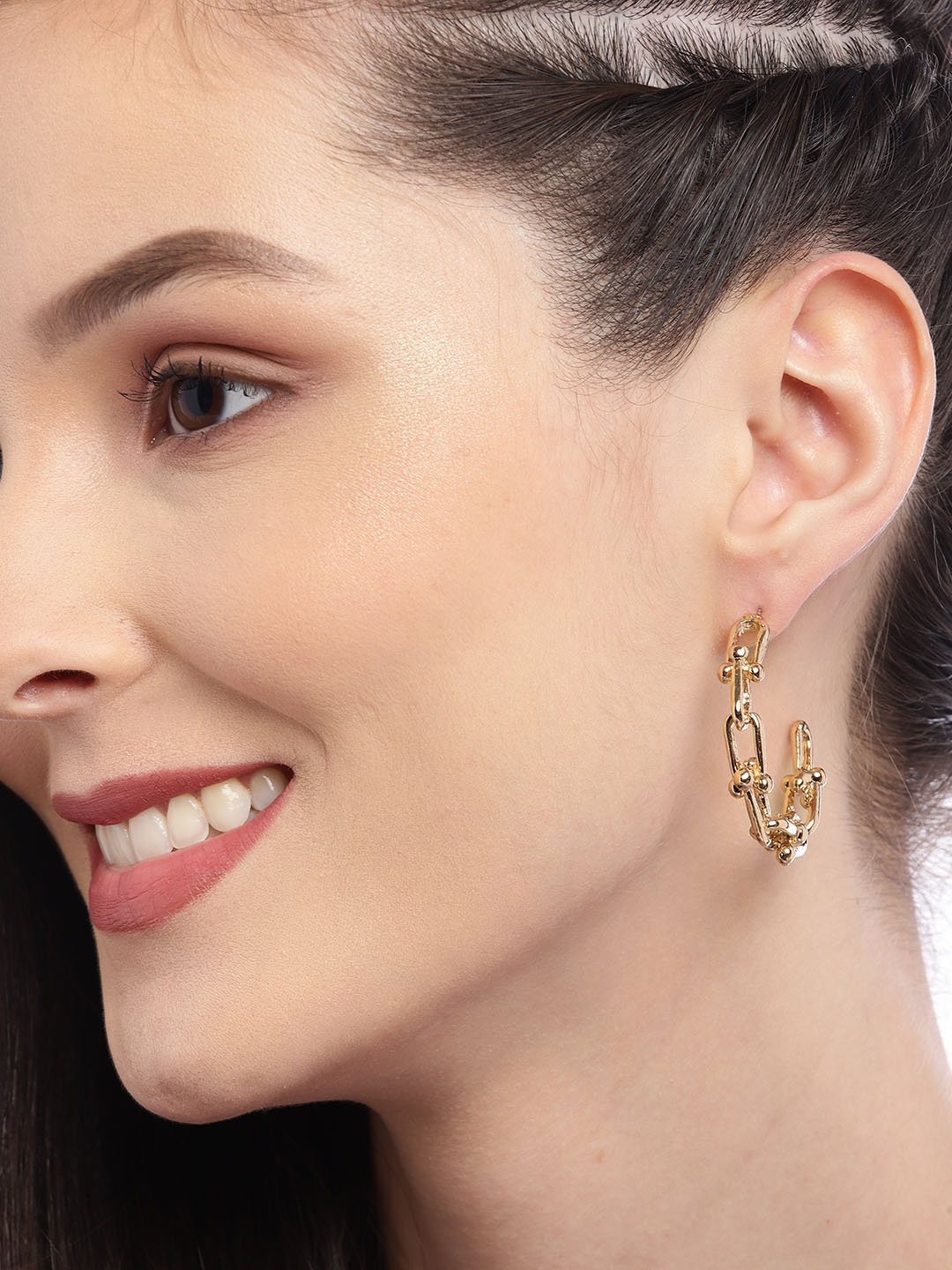 

DressBerry Gold-Toned Linked Chain Crescent Shaped Half Hoop Earrings