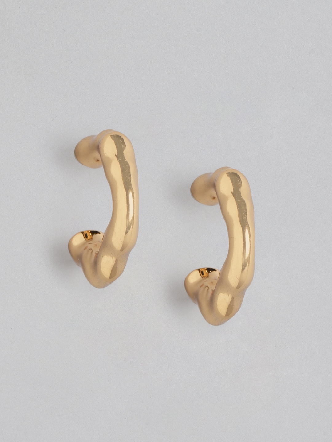 

DressBerry Gold-Toned Solid Crescent Shaped Half Hoop Earrings