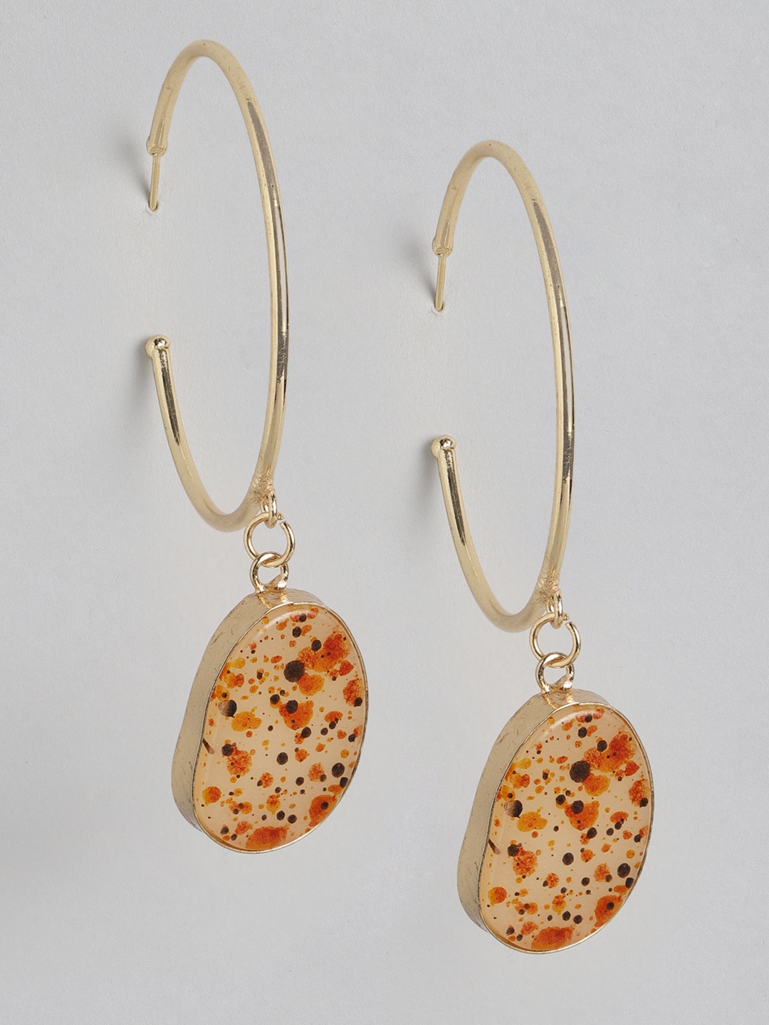 

DressBerry Gold-Toned & Beige Enamelled Crescent Shaped Half Hoop Earrings
