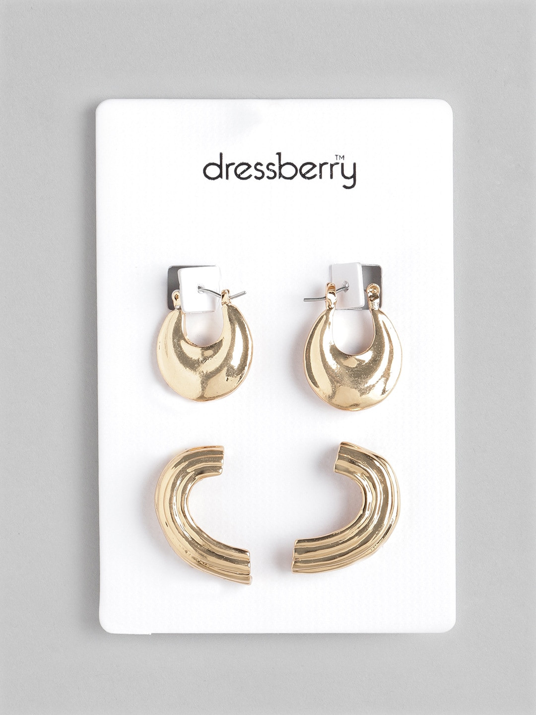 

DressBerry Set of 2 Gold-Toned Earrings