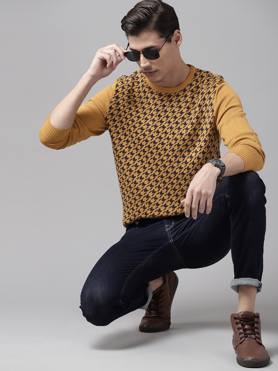 

Roadster Men Mustard Yellow & Navy Blue Self Design Pullover