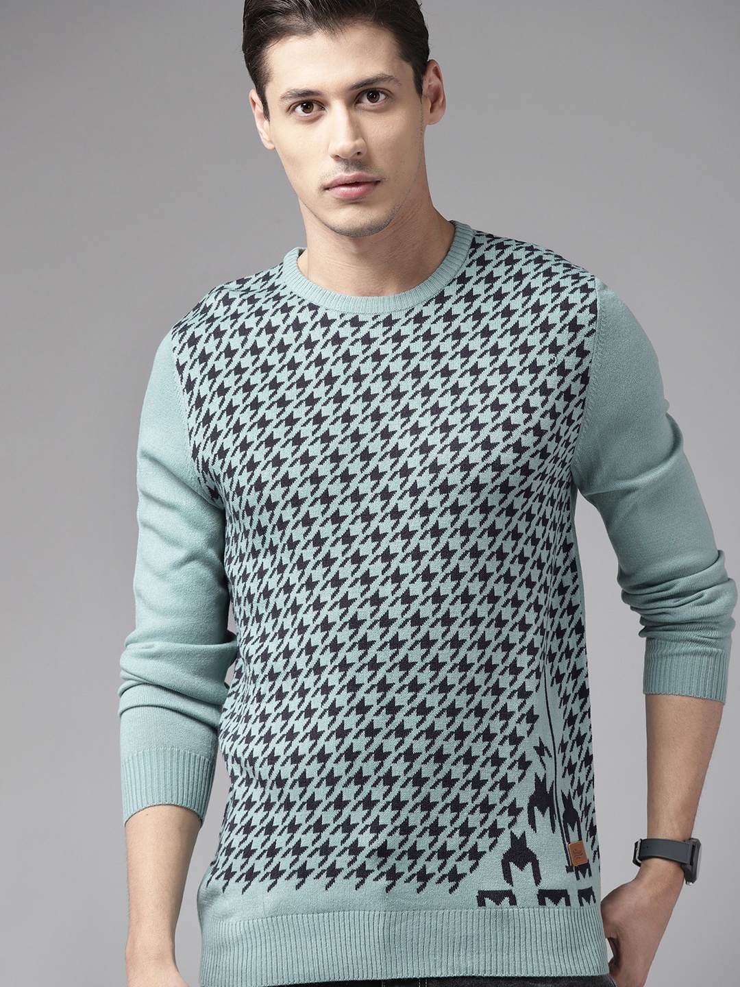 

The Roadster Lifestyle Co Men Blue & Navy Blue Self Design Pullover