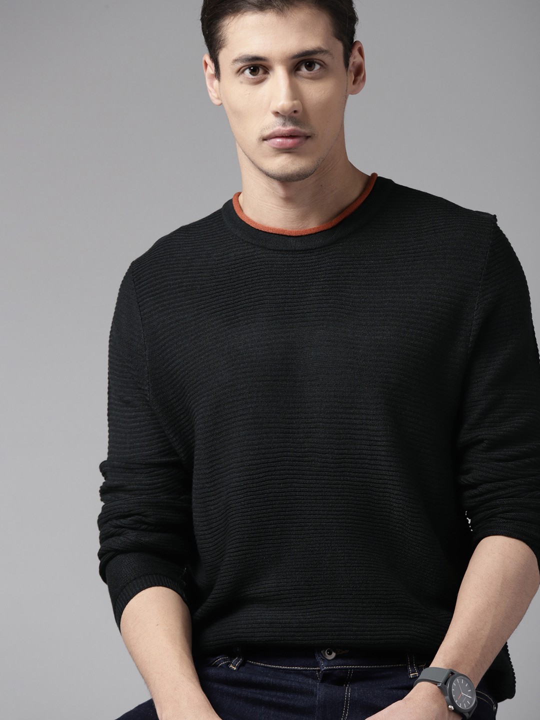 

The Roadster Lifestyle Co Men Black Solid Pullover