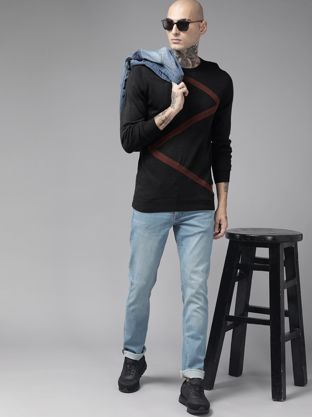 

The Roadster Lifestyle Co. Men Black & Maroon Geometric Pattern Acrylic Pullover