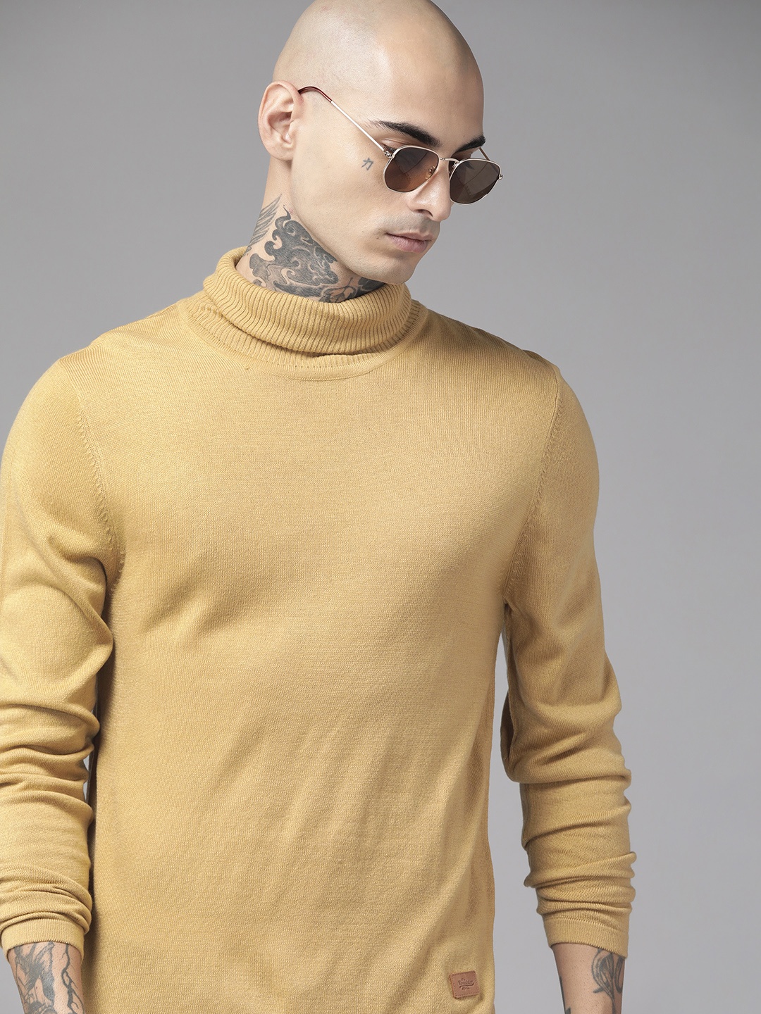 

The Roadster Lifestyle Co. Men Beige Solid Acrylic Turtle Neck Pullover