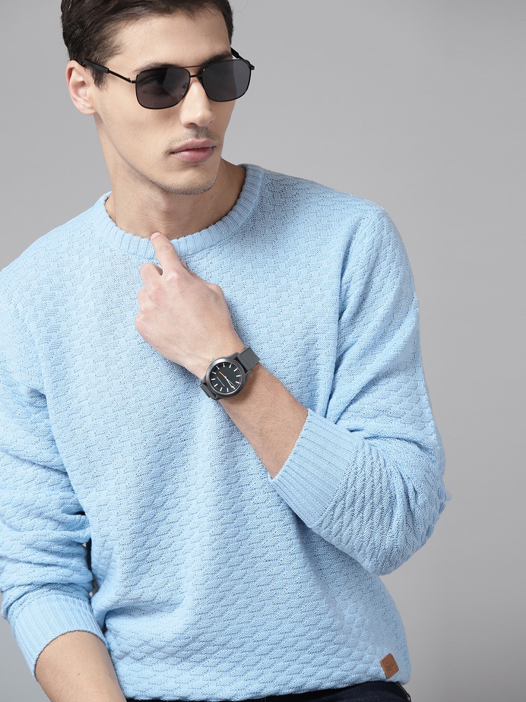 

The Roadster Lifestyle Co Men Blue Solid Pullover