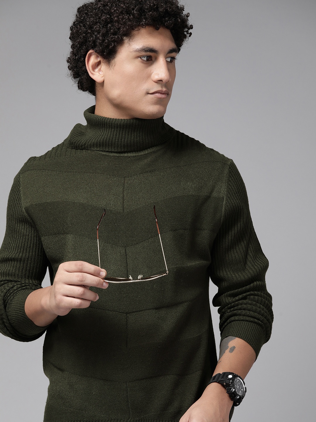 

The Roadster Lifestyle Co. Men Self-Striped Pullover, Olive