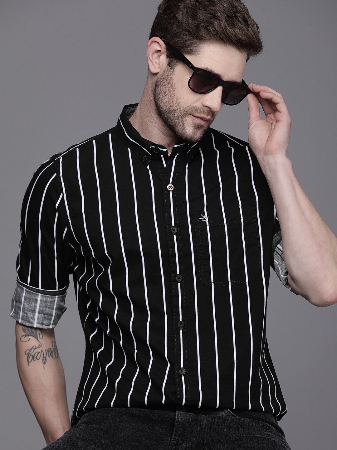 

WROGN Men Black Vertical Striped Pure Cotton Casual Shirt
