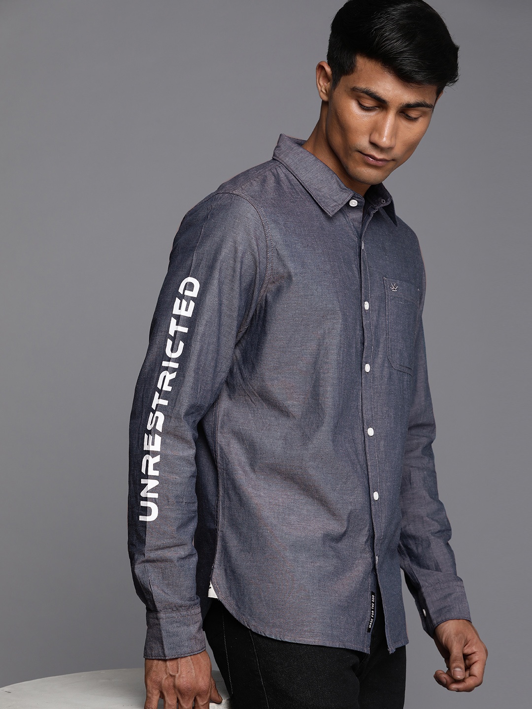 

WROGN Self-Design Slim Fit Pure Cotton Casual Shirt, Navy blue