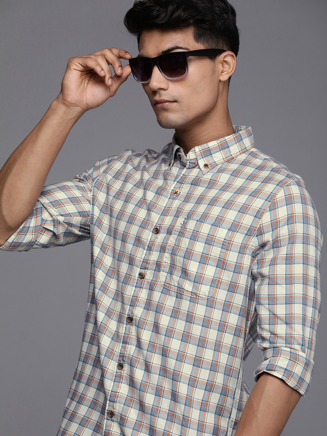 

WROGN Men Off White & Blue Slim Fit Checked Pure Cotton Casual Shirt
