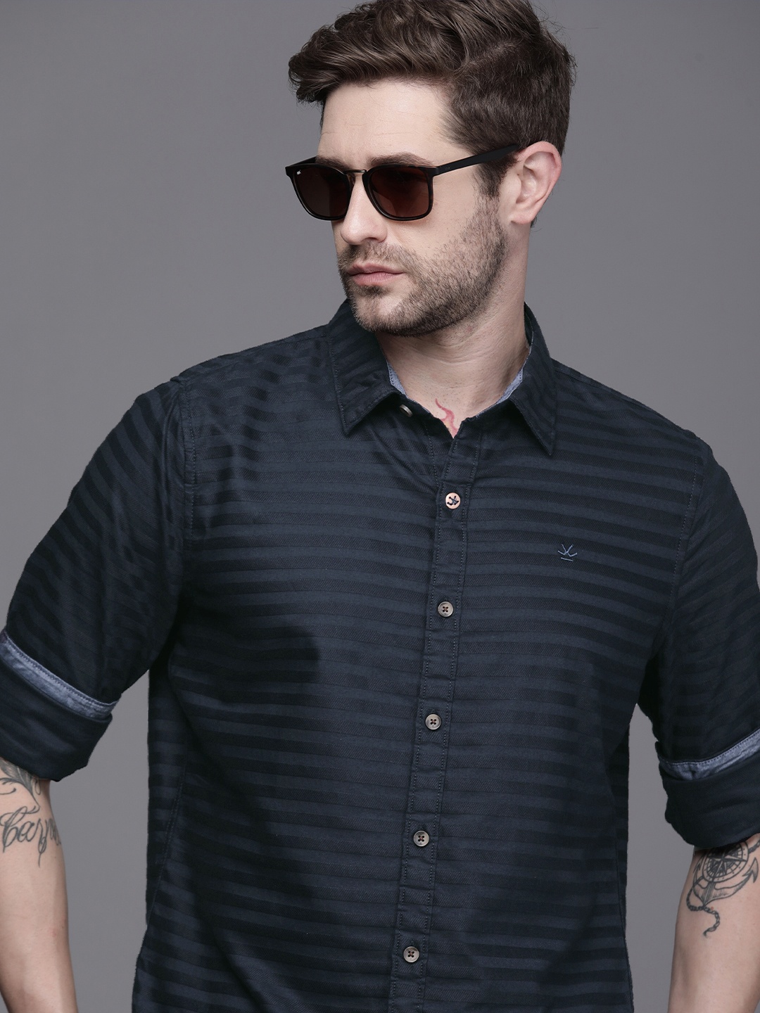 

WROGN Men Navy Blue Slim Fit Horizontal Striped Pure Cotton Casual Shirt