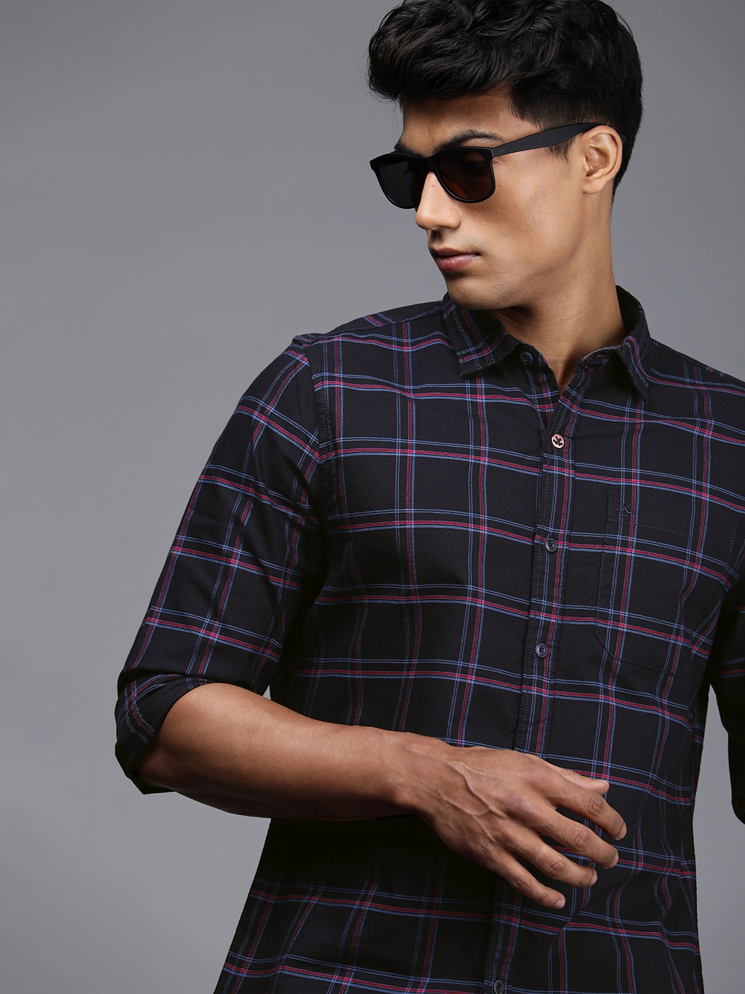 

WROGN Men Navy Blue Slim Fit Windowpane Checked Pure Cotton Casual Shirt