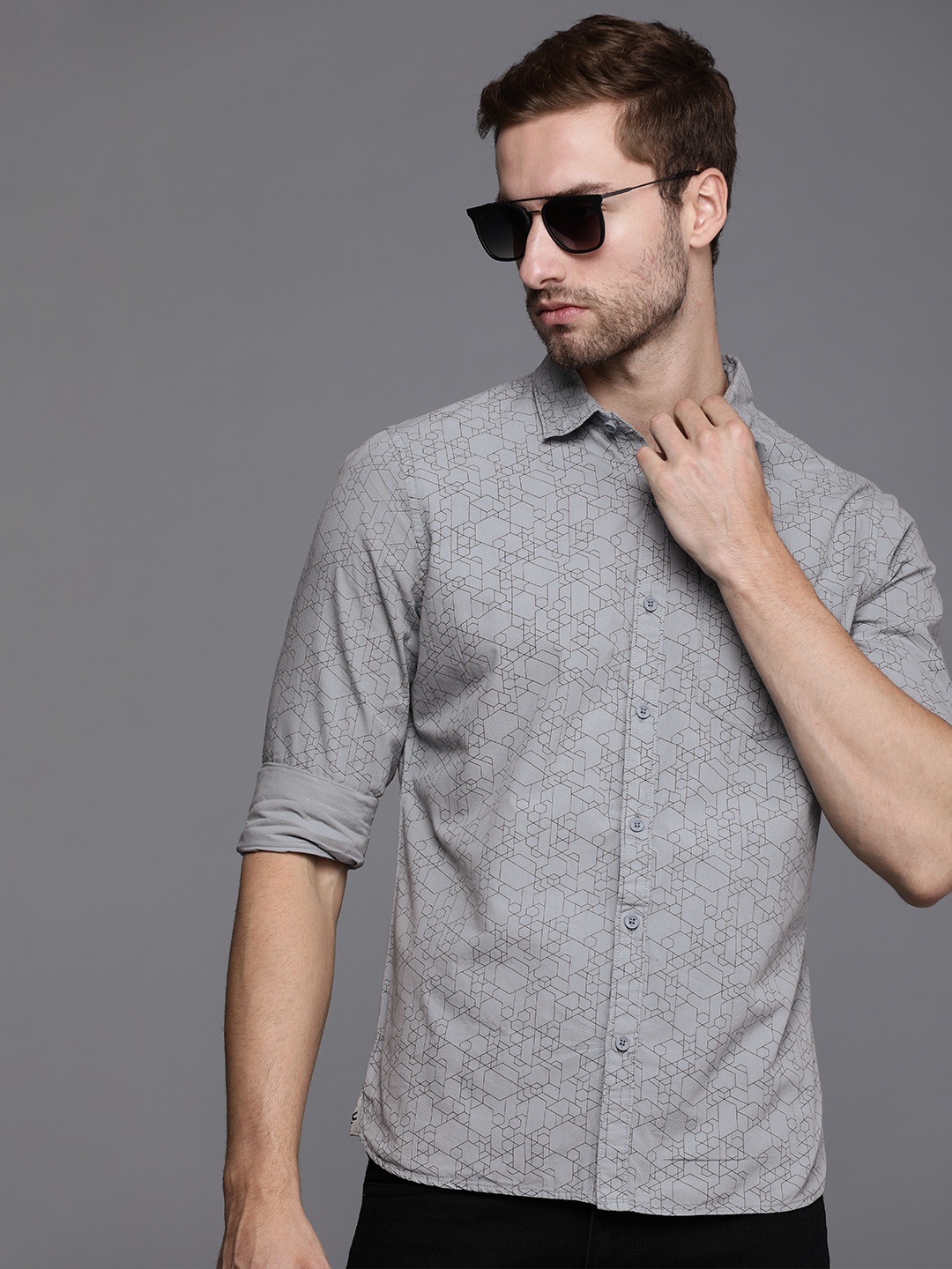 

WROGN Men Olive Green Slim Fit Printed Casual Shirt