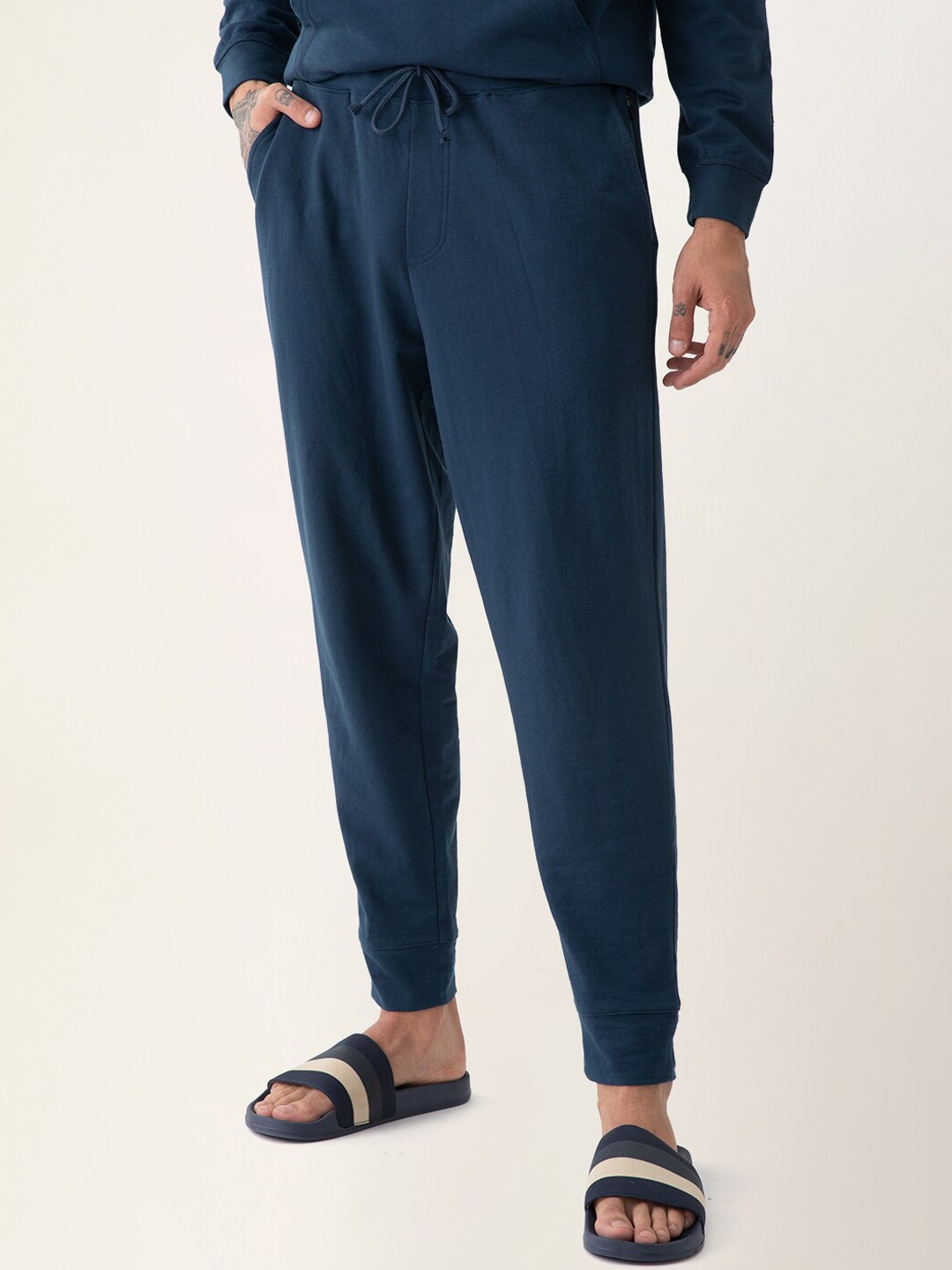 

DaMENSCH Men Blue Solid Regular Fit Joggers