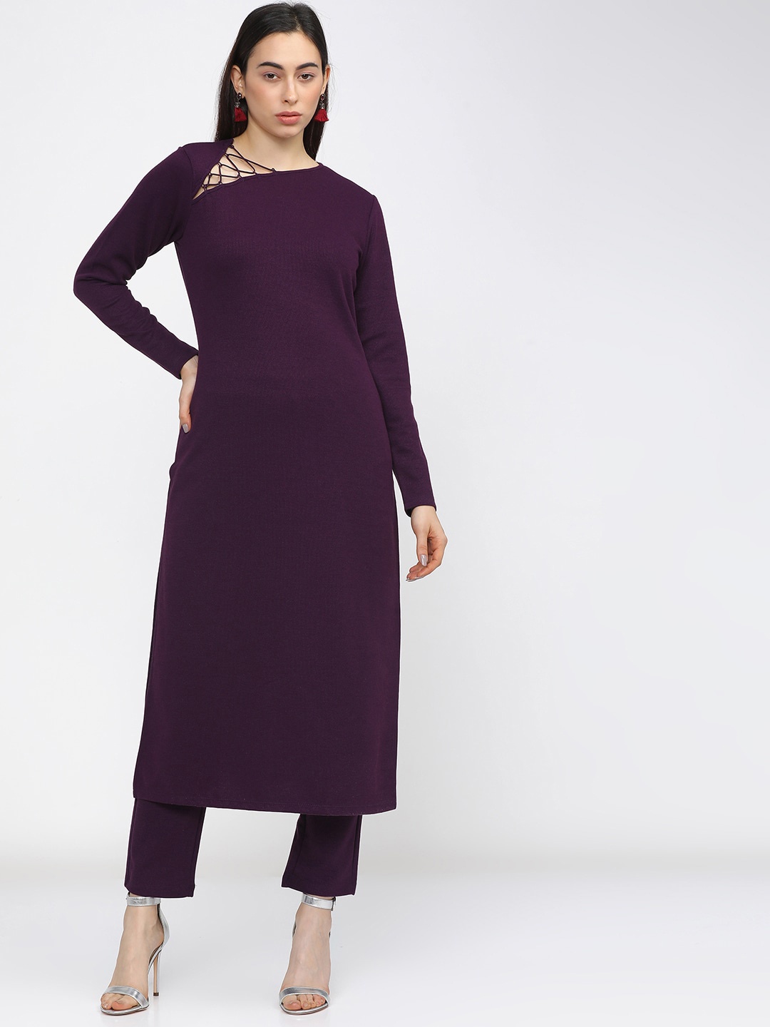 

Vishudh Women Violet Solid Boat Neck Straight Kurta