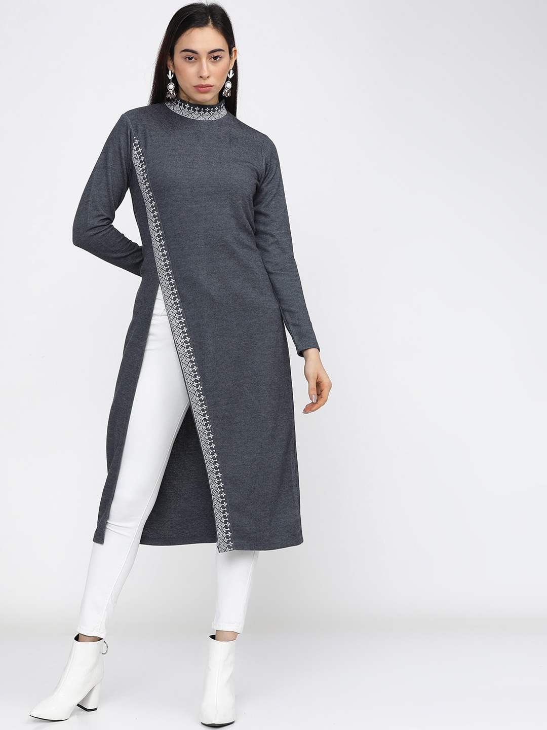 

Vishudh Women Navy Blue Flared Sleeves Thread Work Kurta