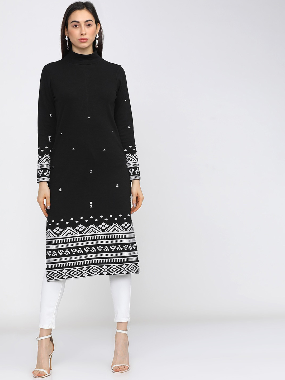 

Vishudh Women Black Geometric Printed Thread Work Kurta
