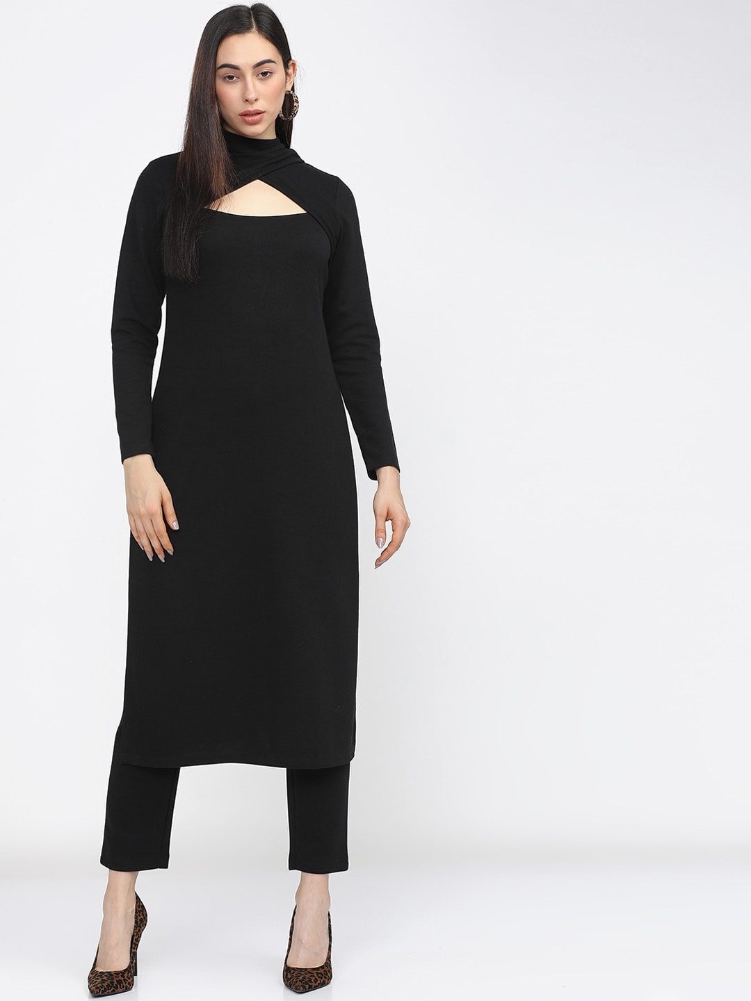 

Vishudh Women Black Solid Kurta