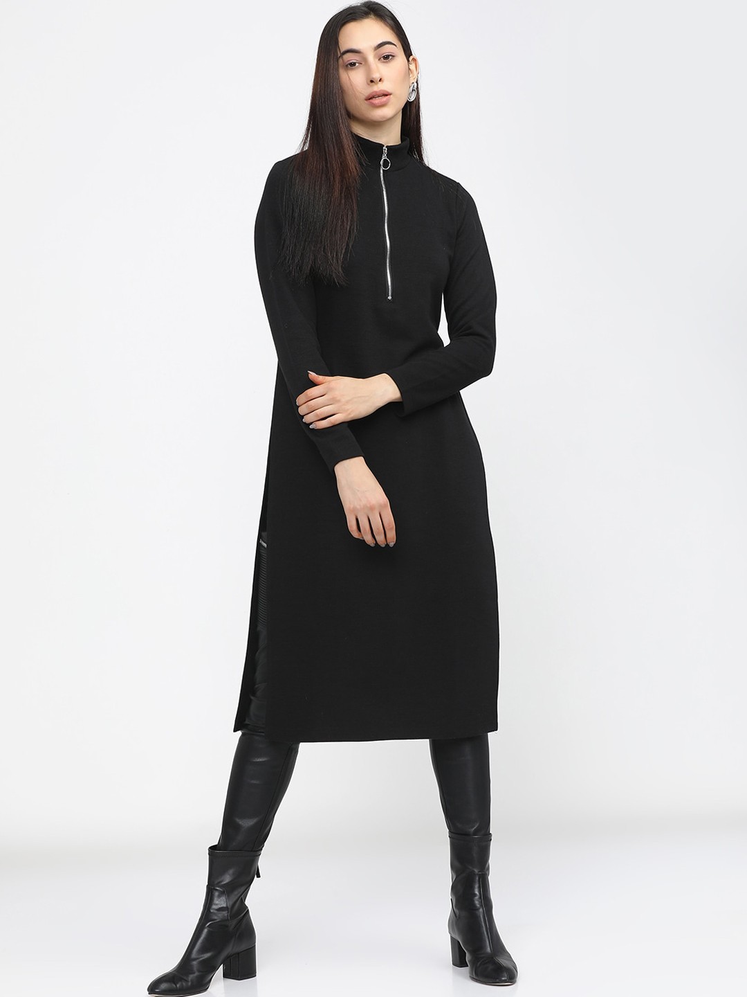 

Vishudh Women Black Kurta