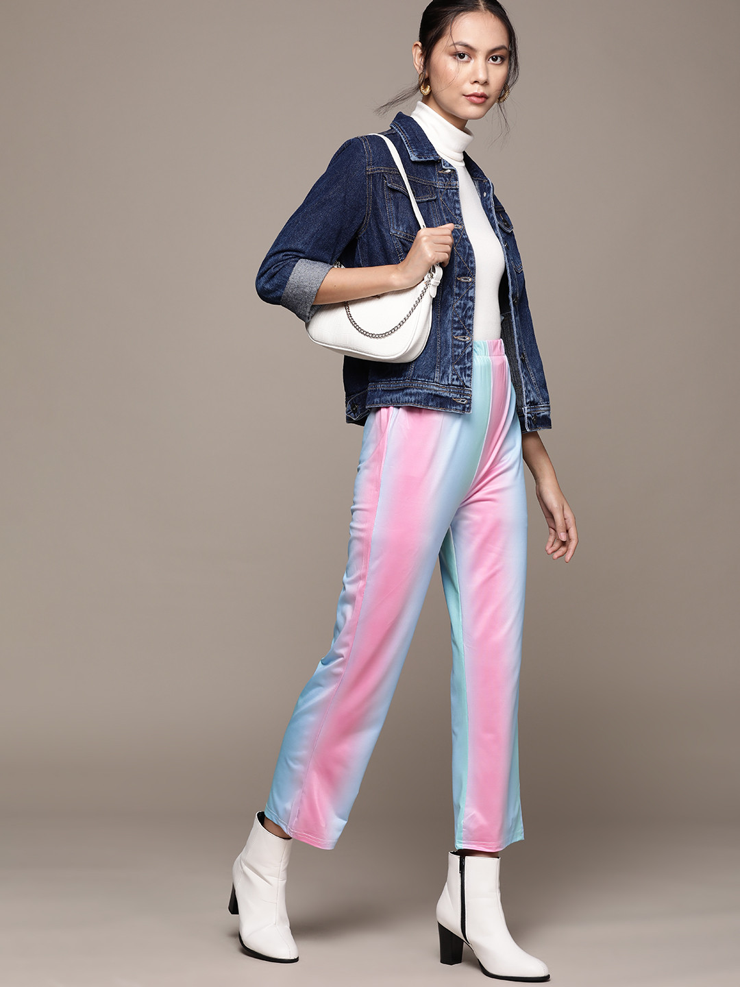 

URBANIC Women Dyed Wide Leg Cropped Trousers, Pink