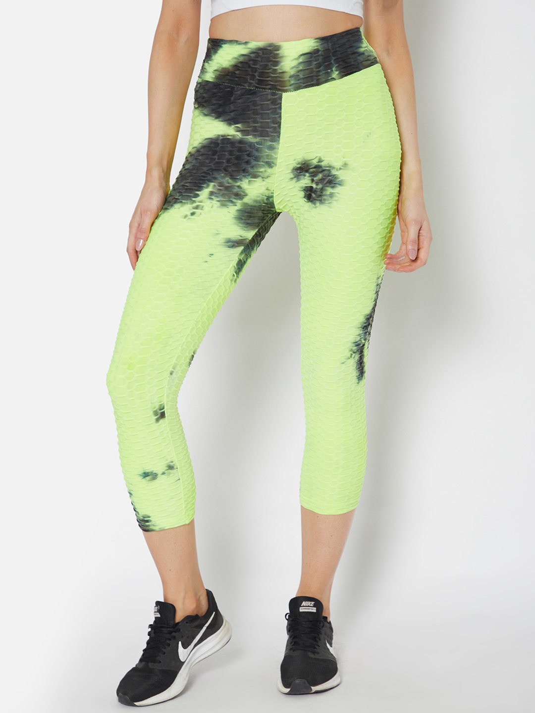 

URBANIC Women Lemon Yellow & Black Dyed Gym Tights