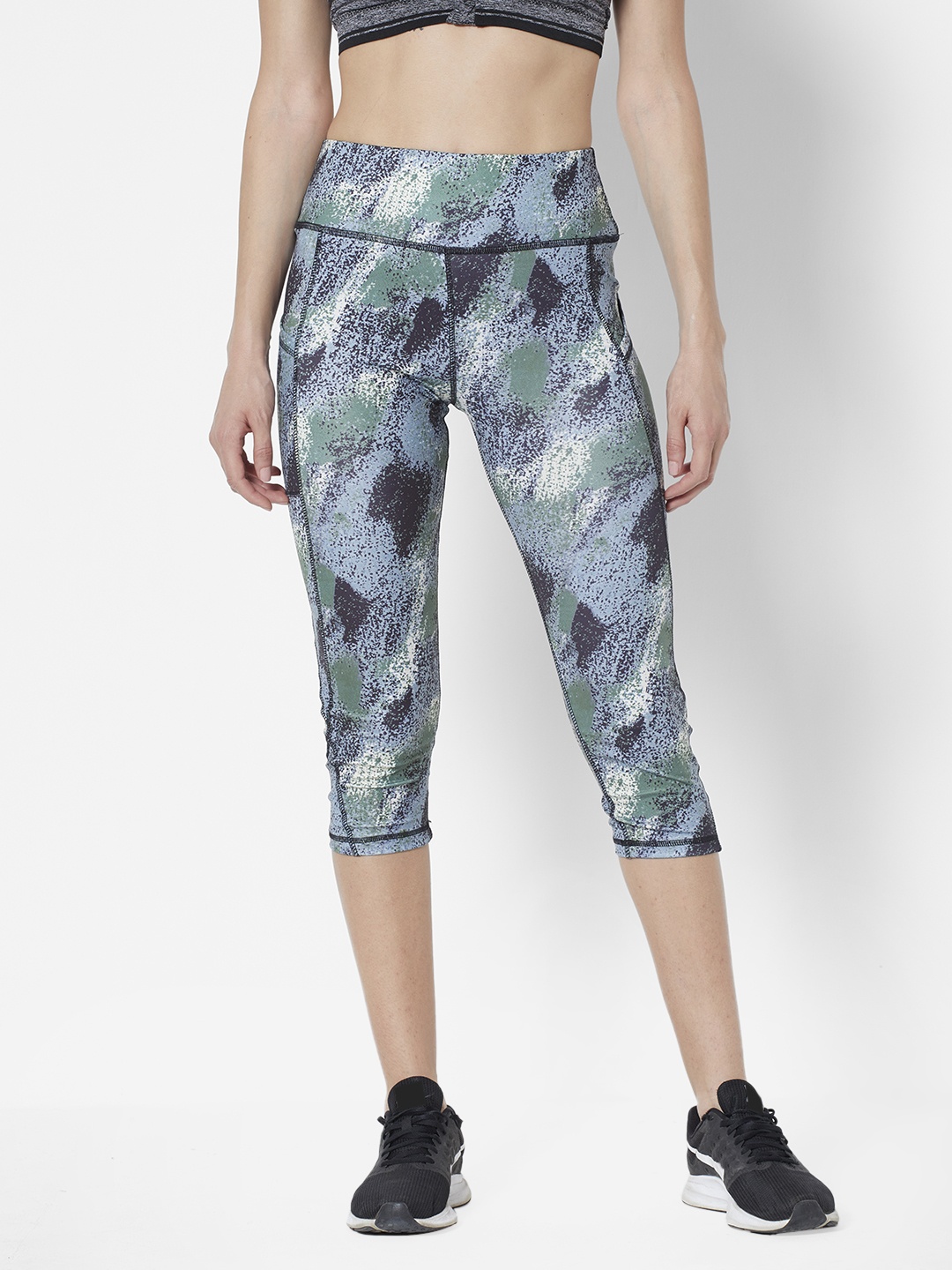 

URBANIC Women Grey & Green Printed Gym Tights