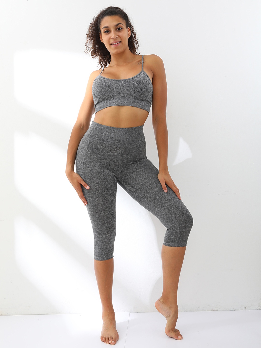 

URBANIC Women Grey Melange Solid Slim Fit Capris Pocket Gym Legging