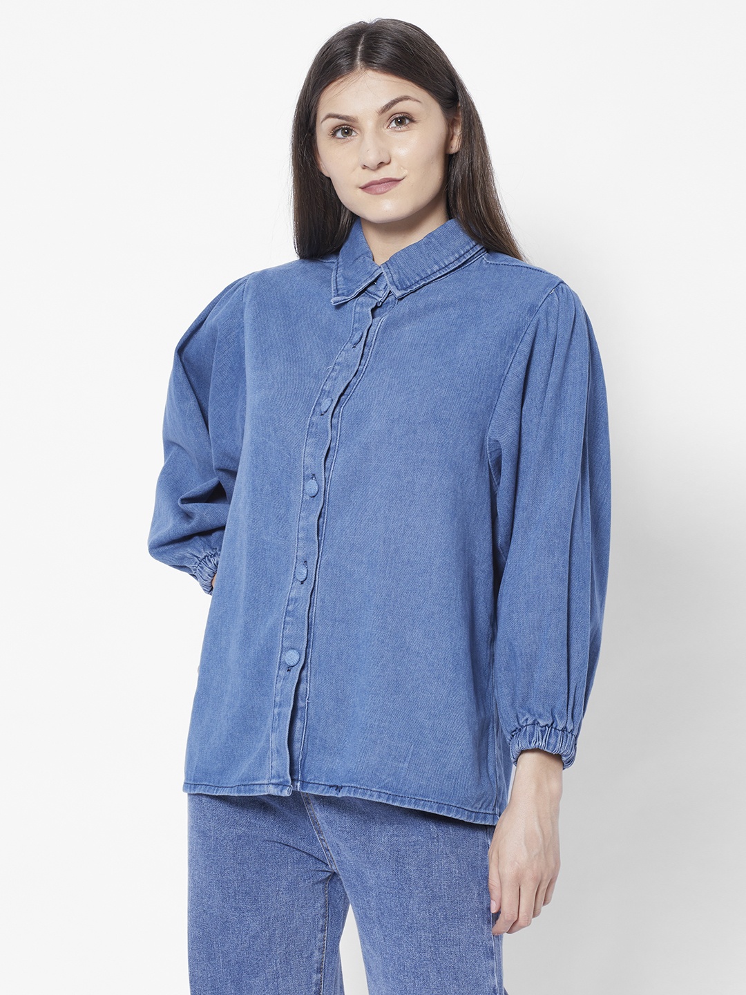 

URBANIC Women Blue Solid Relaxed Fit Chambray Casual Shirt