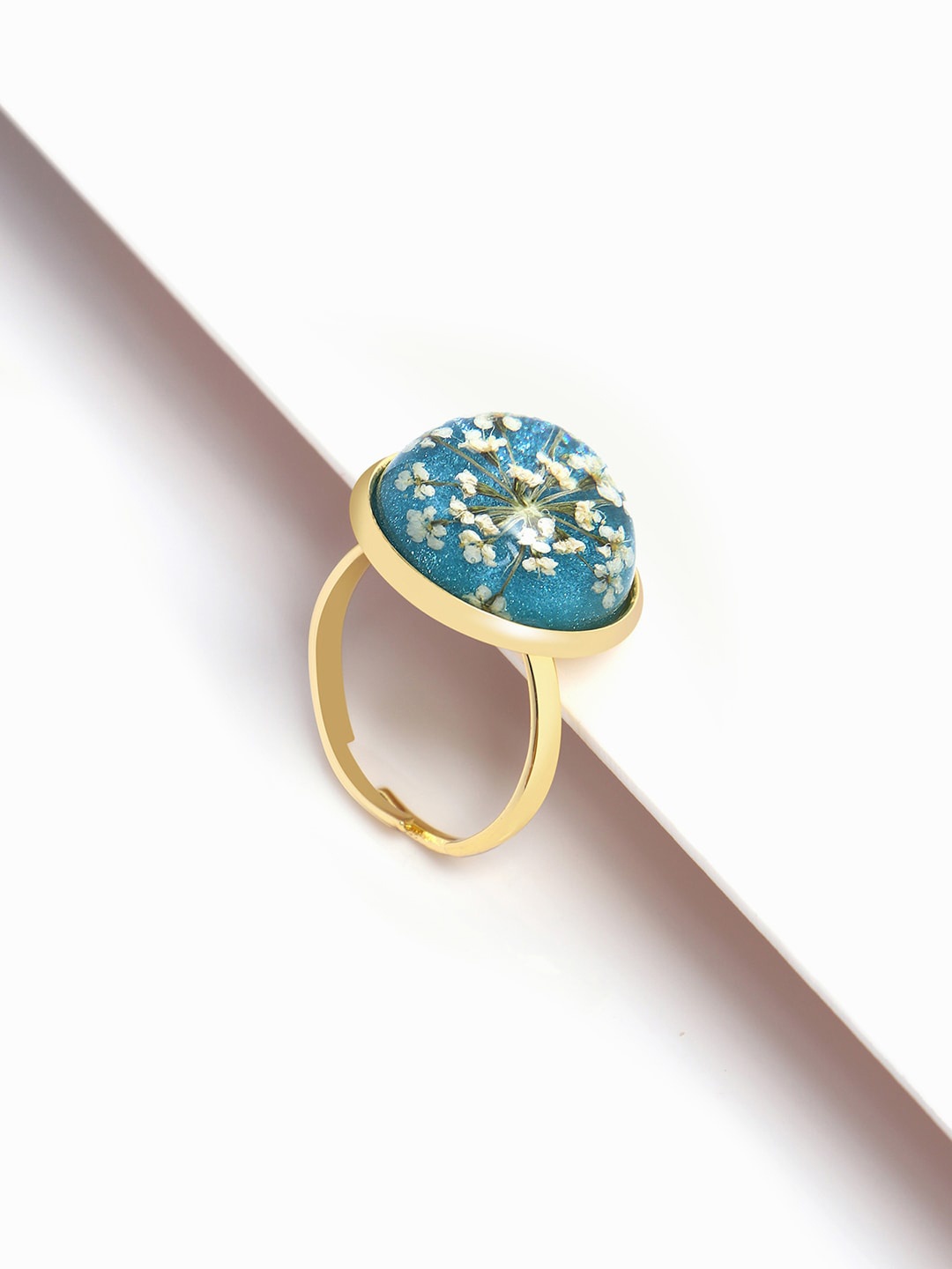 

Mikoto by FableStreet 14KT Gold-Plated & White Handcrafted Dry Flower Adjustable Finger Ring