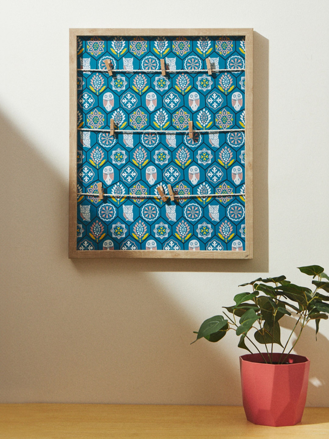 

Chumbak Blue & White Majestic Owl Memo Board