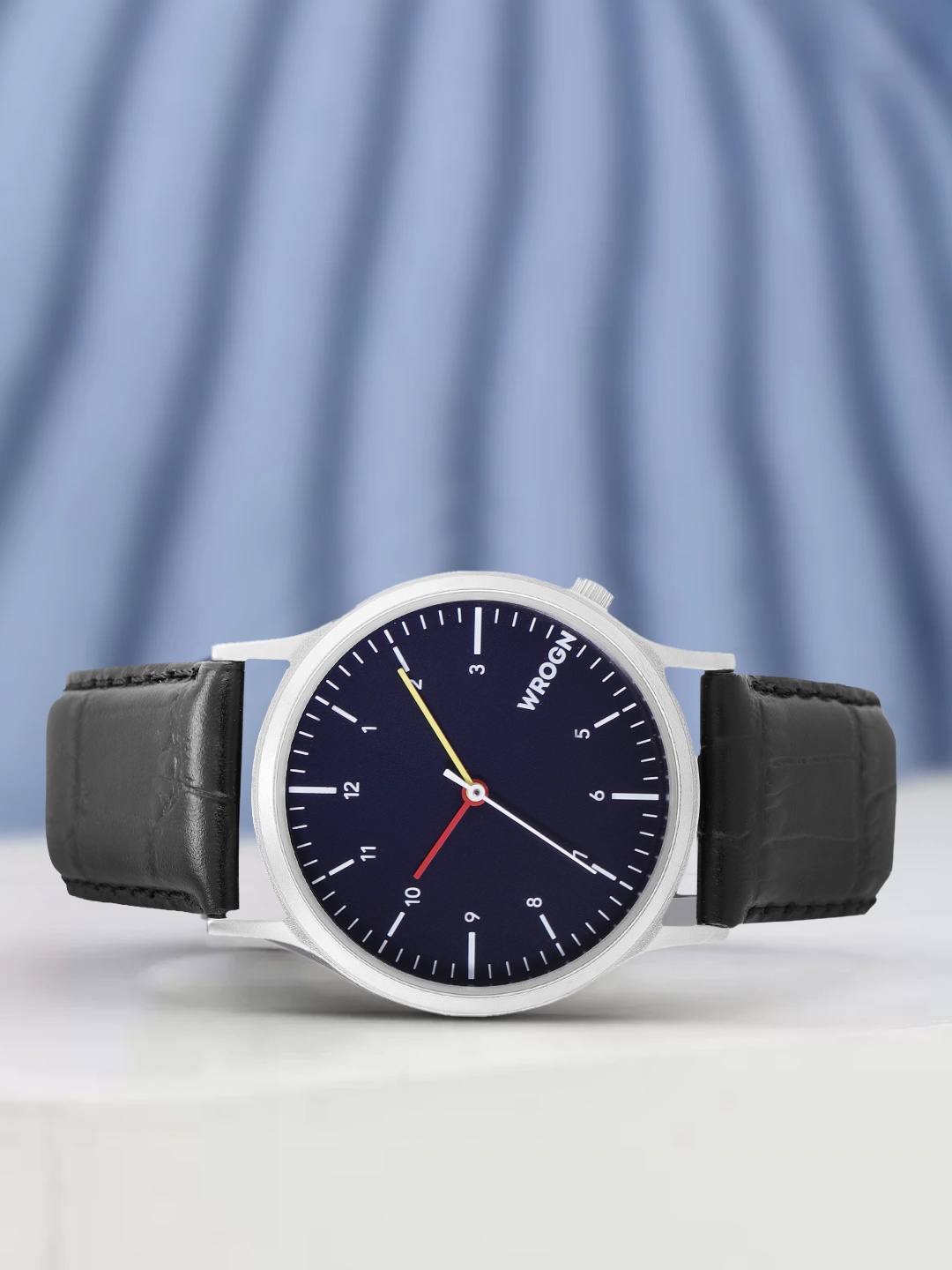 

WROGN Men Navy Blue Dial & Black Leather Textured Straps Analogue Watch WRG00106C