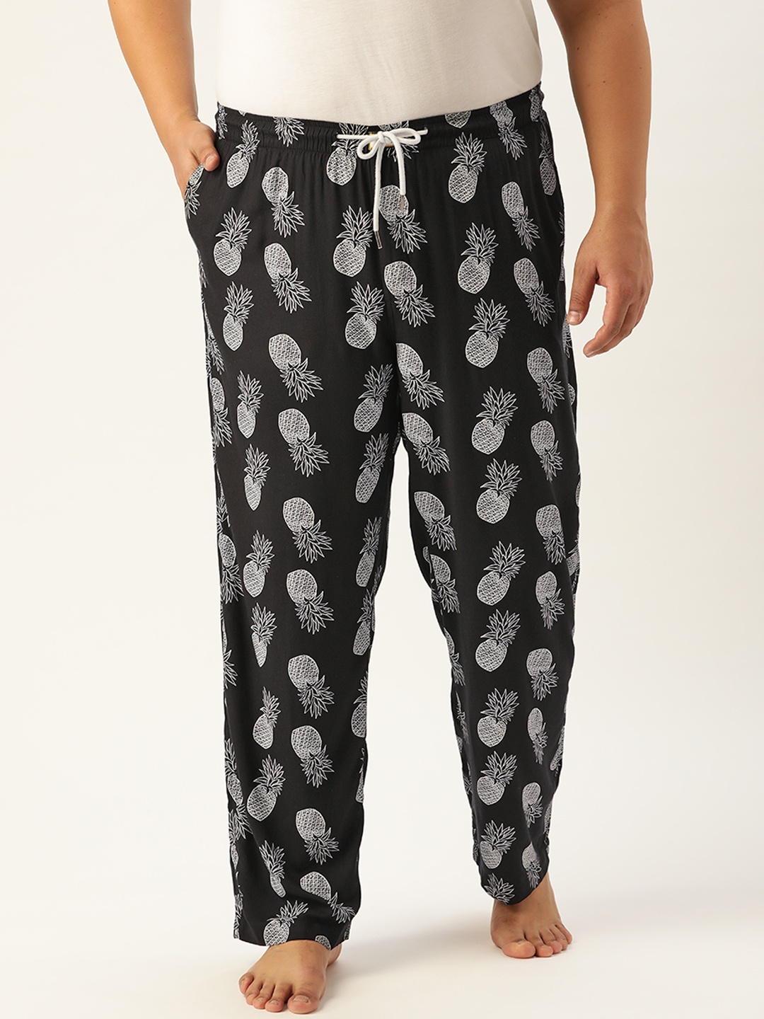 

Bene Kleed Plus Men Black & White Lounge Pant With N9 Silver Anti Bacterial Finish