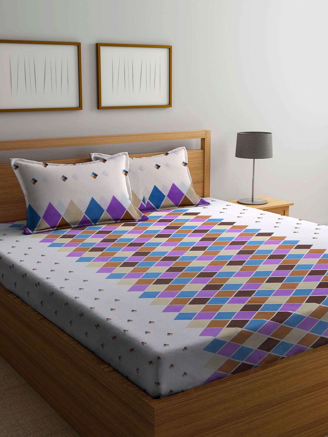 

KLOTTHE White & Purple Geometric 210 TC King Bedsheet with 2 Pillow Covers