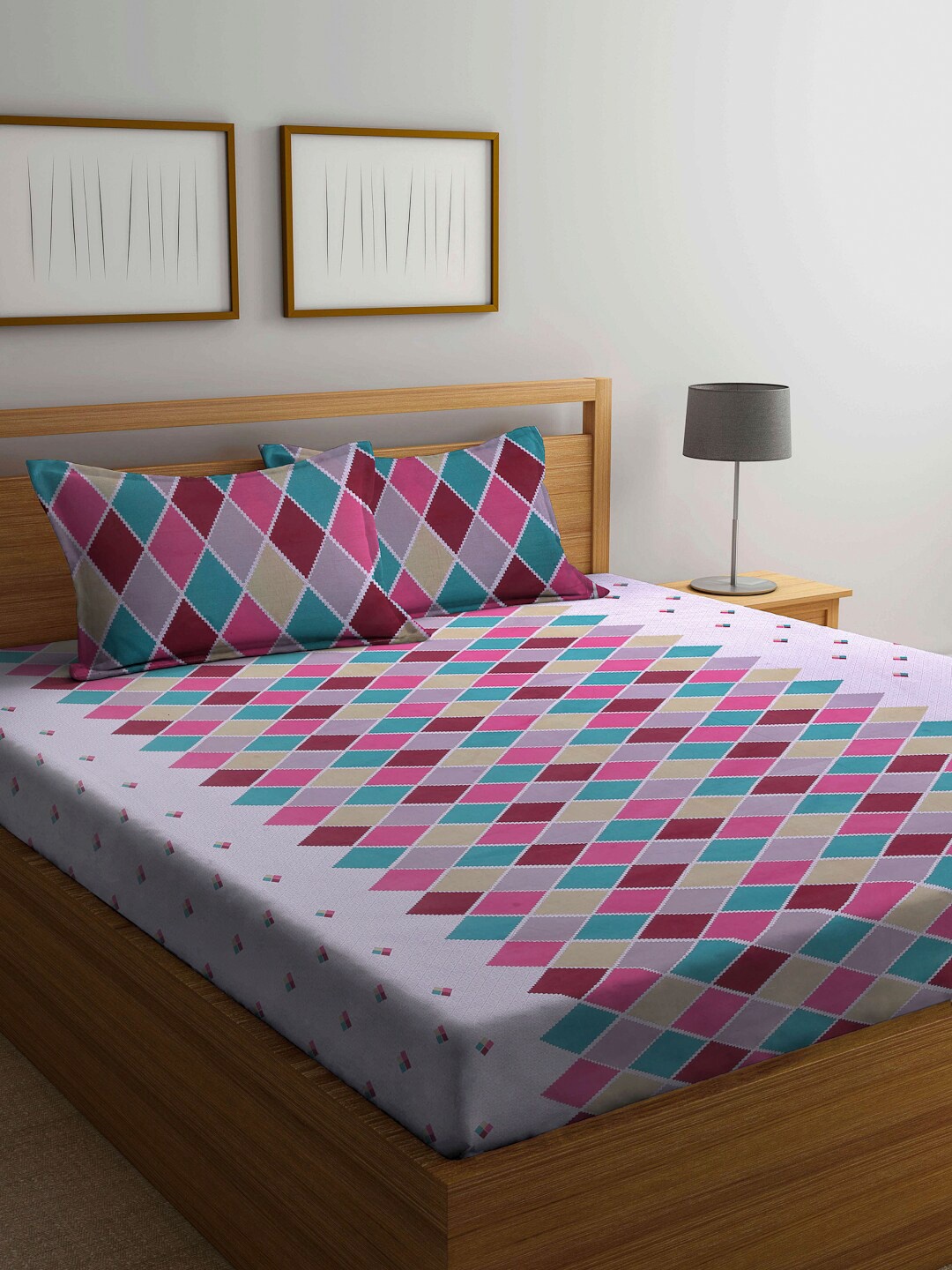 

KLOTTHE Purple & Pink Geometric 210 TC Pure Cotton King Bedsheet with 2 Pillow Covers