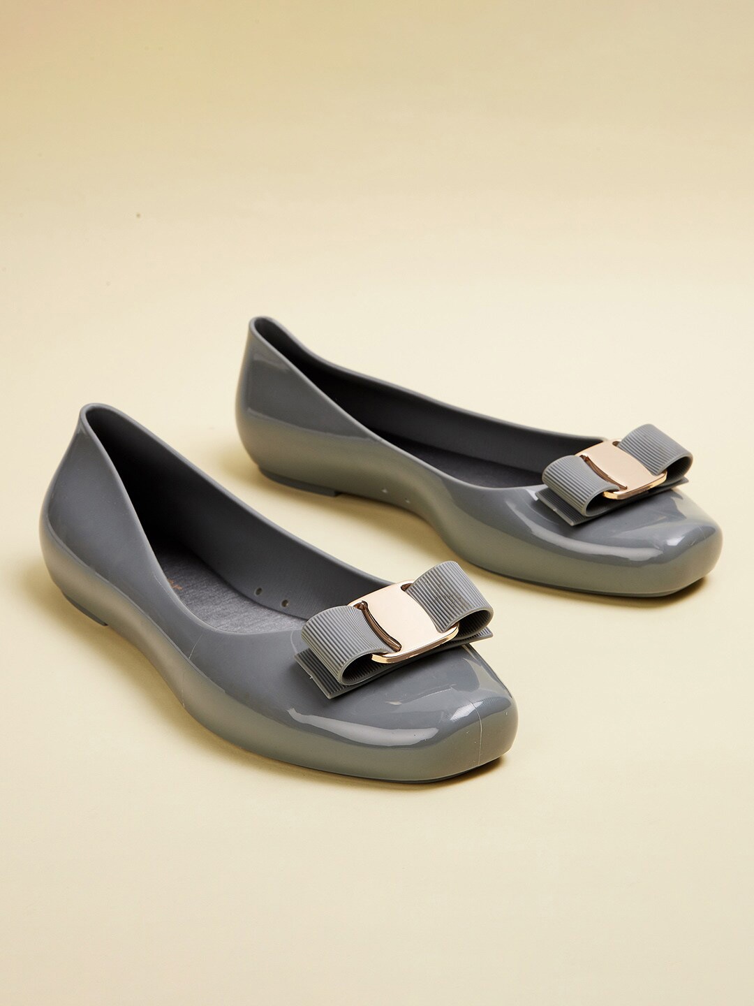 

Ginger by Lifestyle Women Grey Ballerinas with Bows Flats