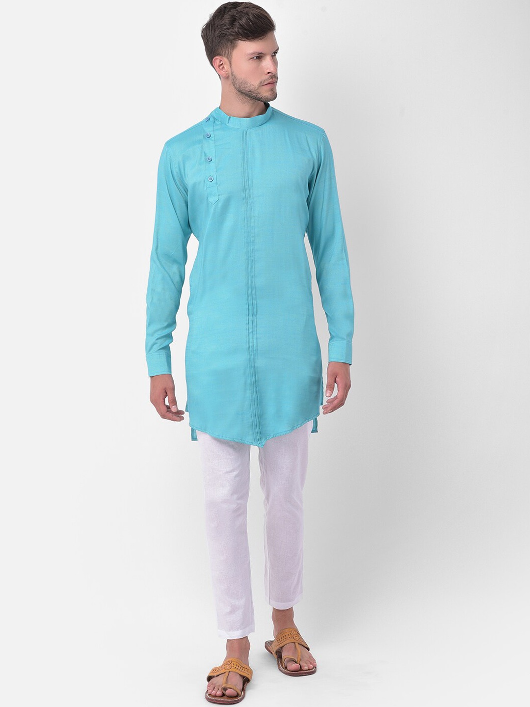 

DEYANN Men Blue & White Pleated Kurta with Trousers
