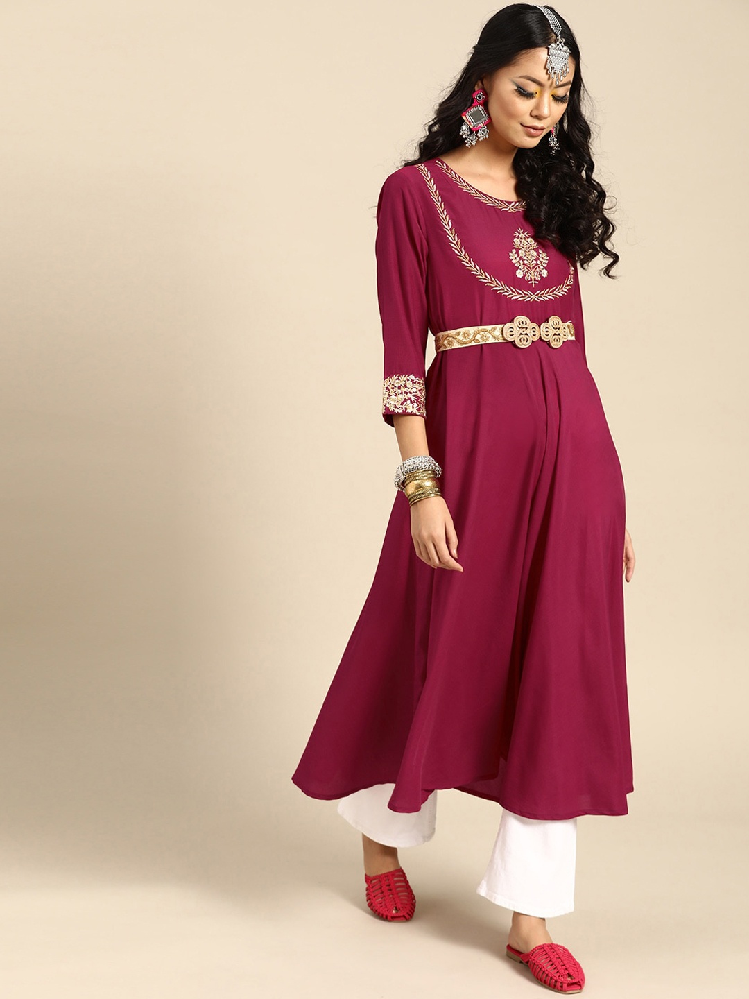 

Varanga Women Magenta Embroidered Keyhole Neck Kurta