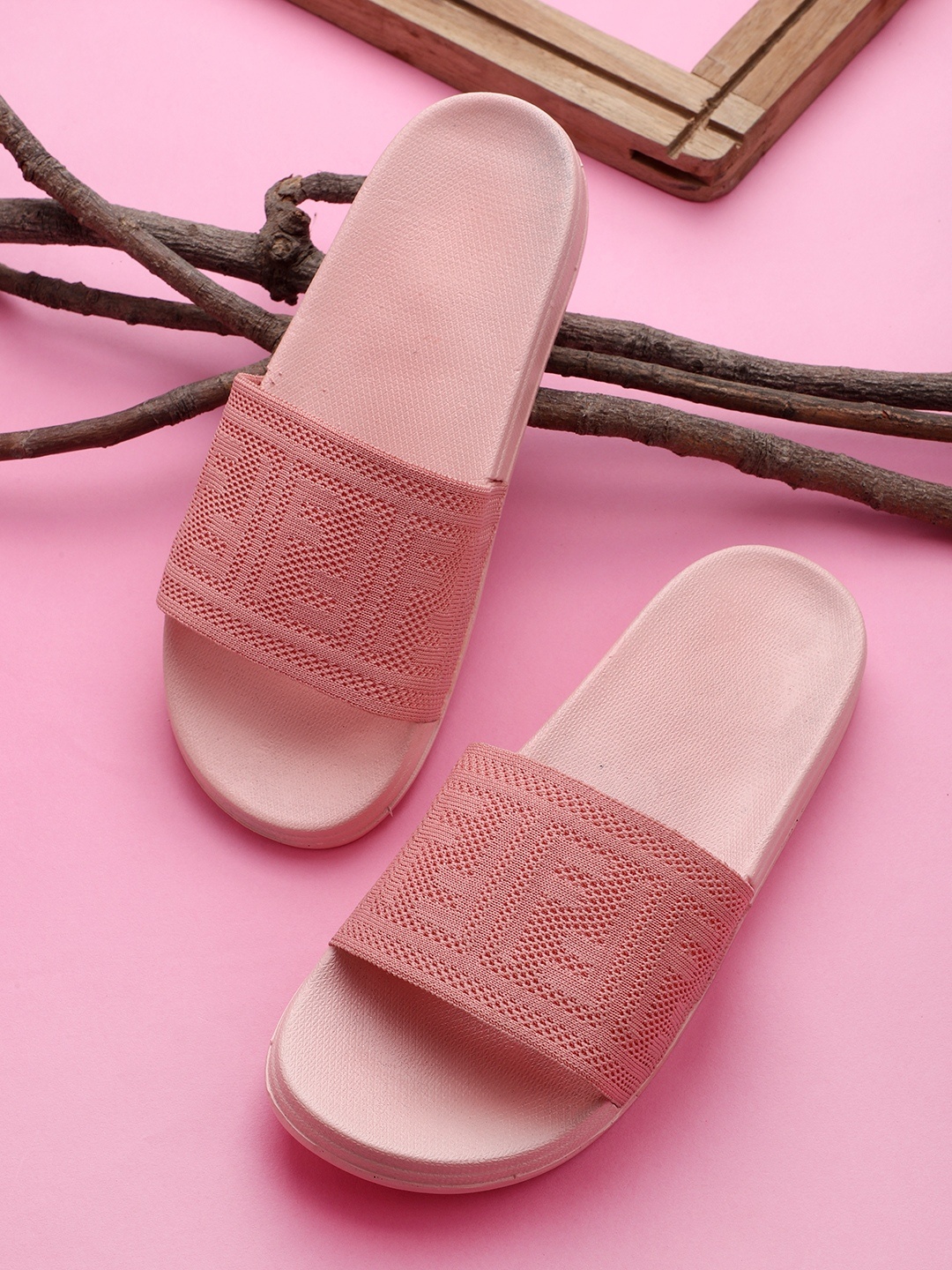 

Pampy Angel Women Coral Printed Rubber Sliders