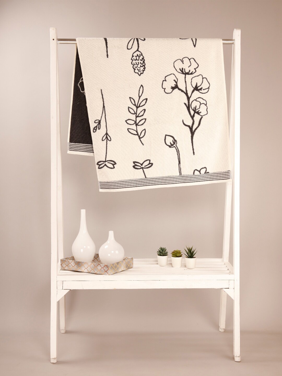 

Ariana Black & Beige Printed 600 GSM Cotton Bath Towel