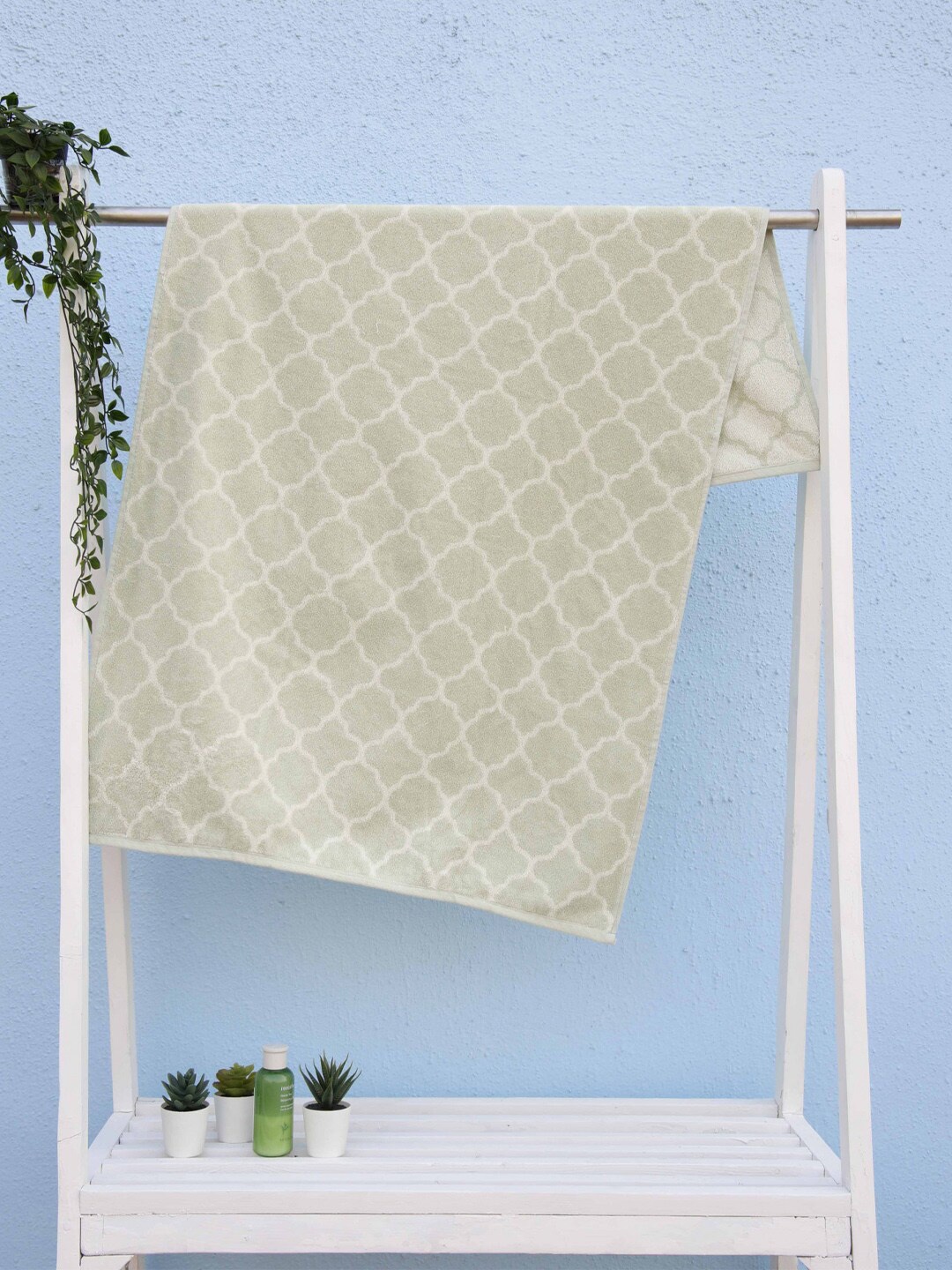 

Ariana Green & Beige Printed 600 GSM Cotton Bath Towel