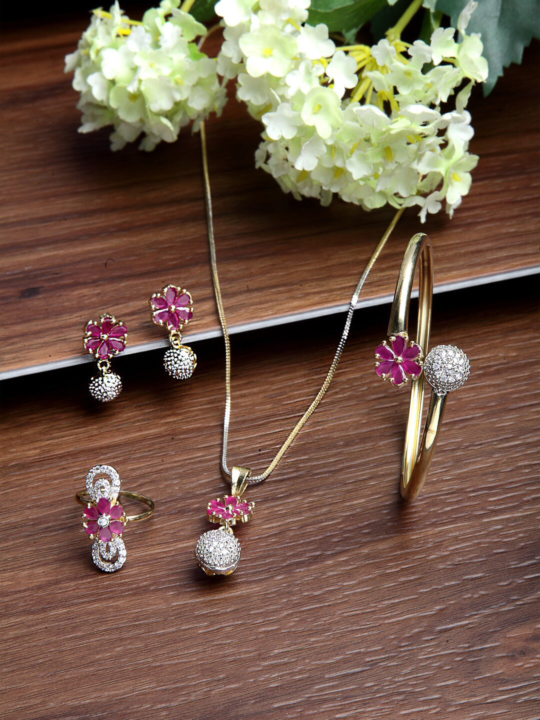 

ZENEME Red & Gold Toned Alloy Gold Plated Studded Jewellery Set