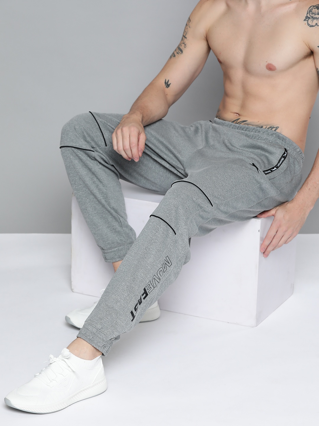 

Slazenger Men Grey Solid Running Joggers