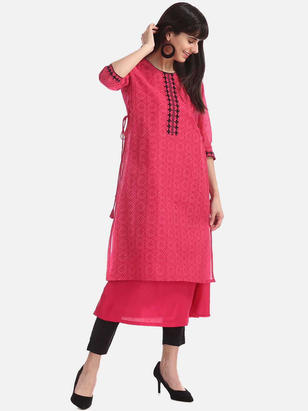 

Anahi Women Pink Embroidered Layered Kurta