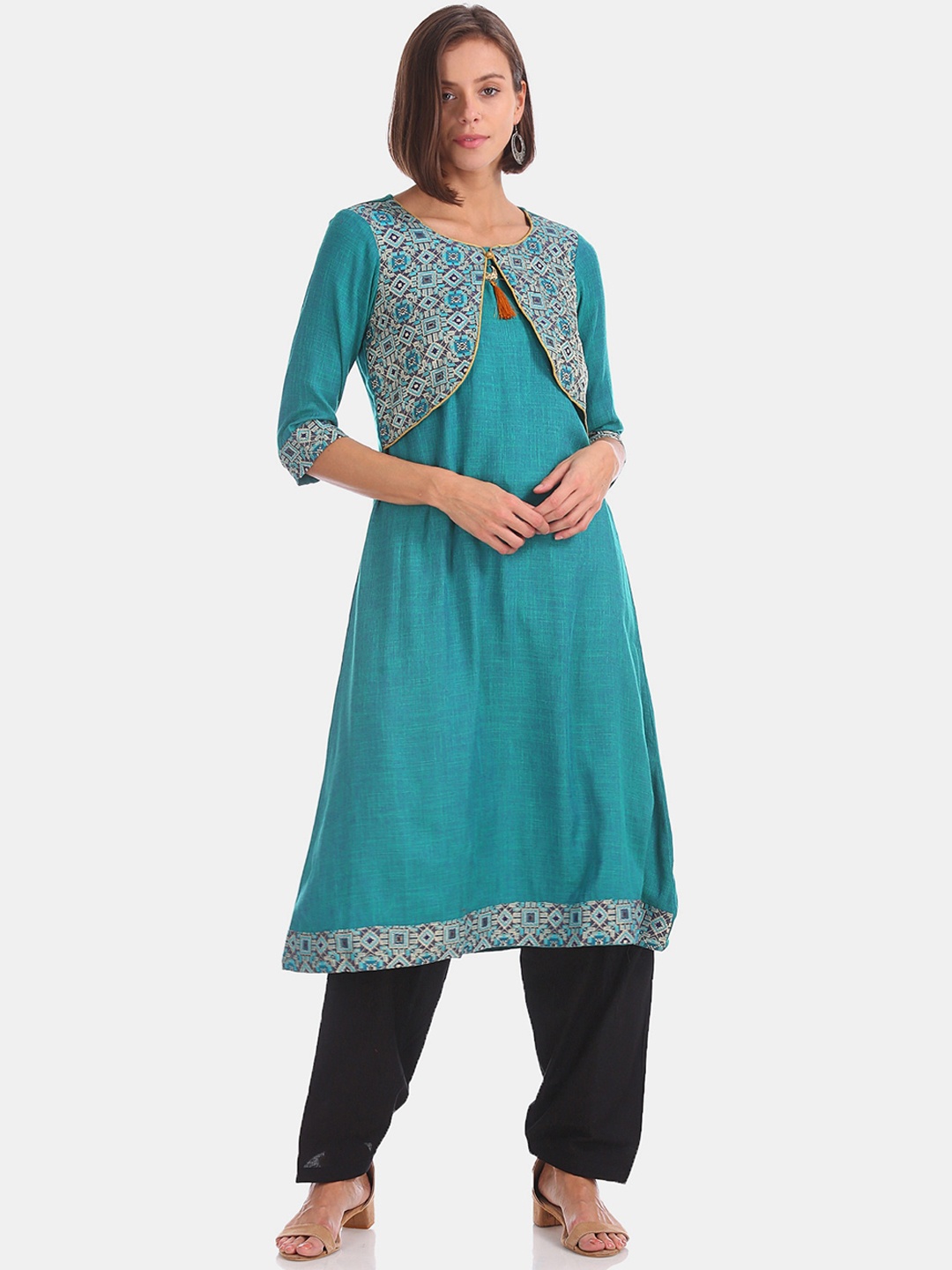 

Anahi Women Green & Beige Ethnic Motifs Yoke Design Kurta
